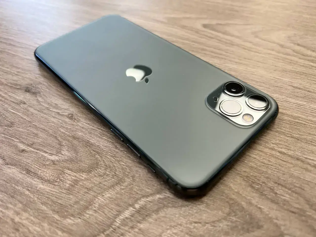 USED (IP0025) Apple iPhone 11 Pro Max Dual Sim 64GB Midnight Green (MWF02), (Стан - 9/10, Комплект - iPhone, коробка | гарантія - 1 міс.)